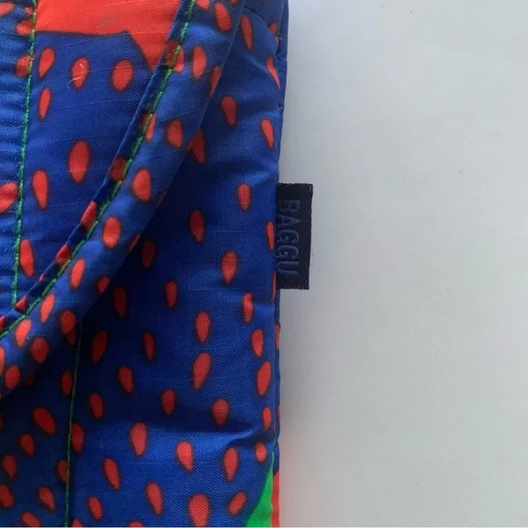 gucci Electric Strawberry Laptop Sleeve Pouch - Picture 3 of 6